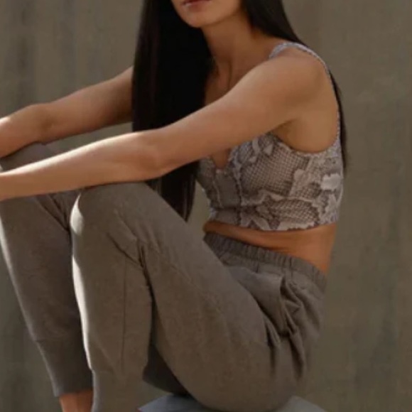 🎉QUICK SALE🎉Varley Let’s Move Kellam Bra - Picture 5 of 6